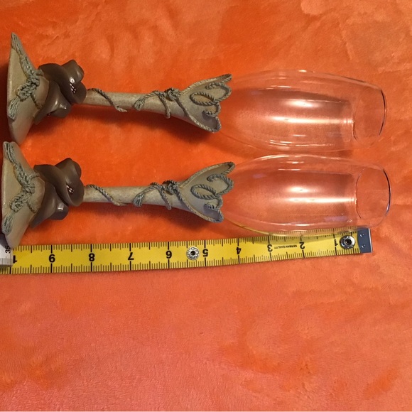 Elegant Heart Champagne Flutes with Cream and Gold Details - Picture 3 of 5